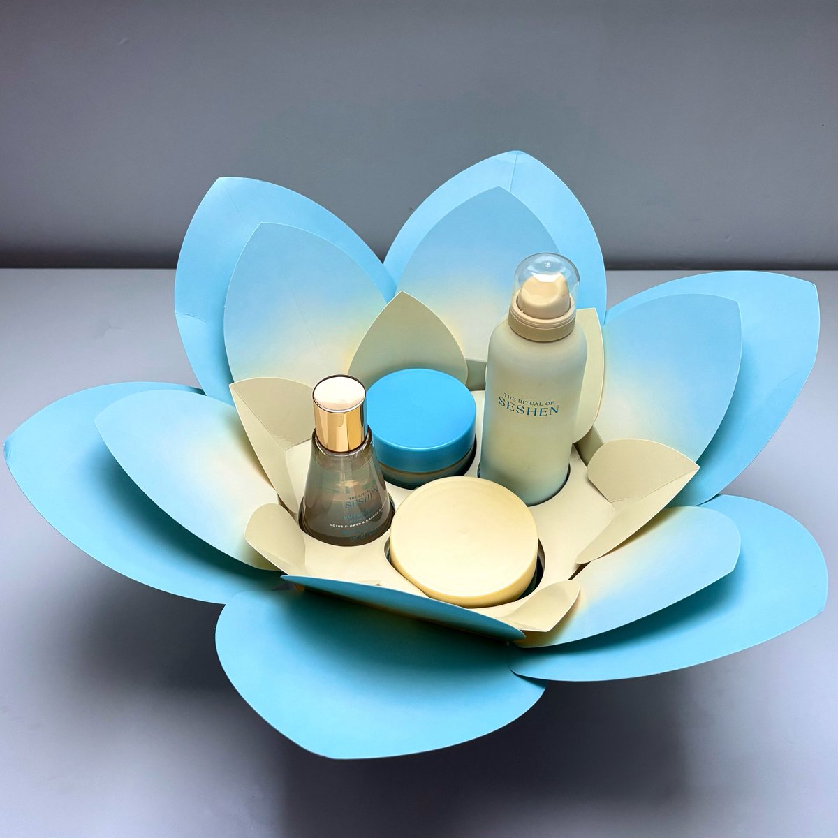 ysdhii's tweet photo. La nouvelle gamme Rituals est dingue �� #wow https://t.co/SuXkfXKmME