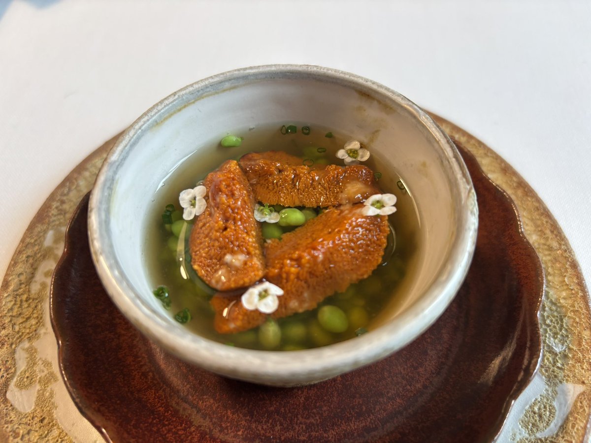 salsadechiles's tweet photo. La cocina elegante con un punto clásico y aires andaluces de @RafaDeBedoya merece sin duda la recién estrenada segunda estrella. Aleia, una casa muy sólida en Barcelona. https://t.co/ytmqOFYyhr