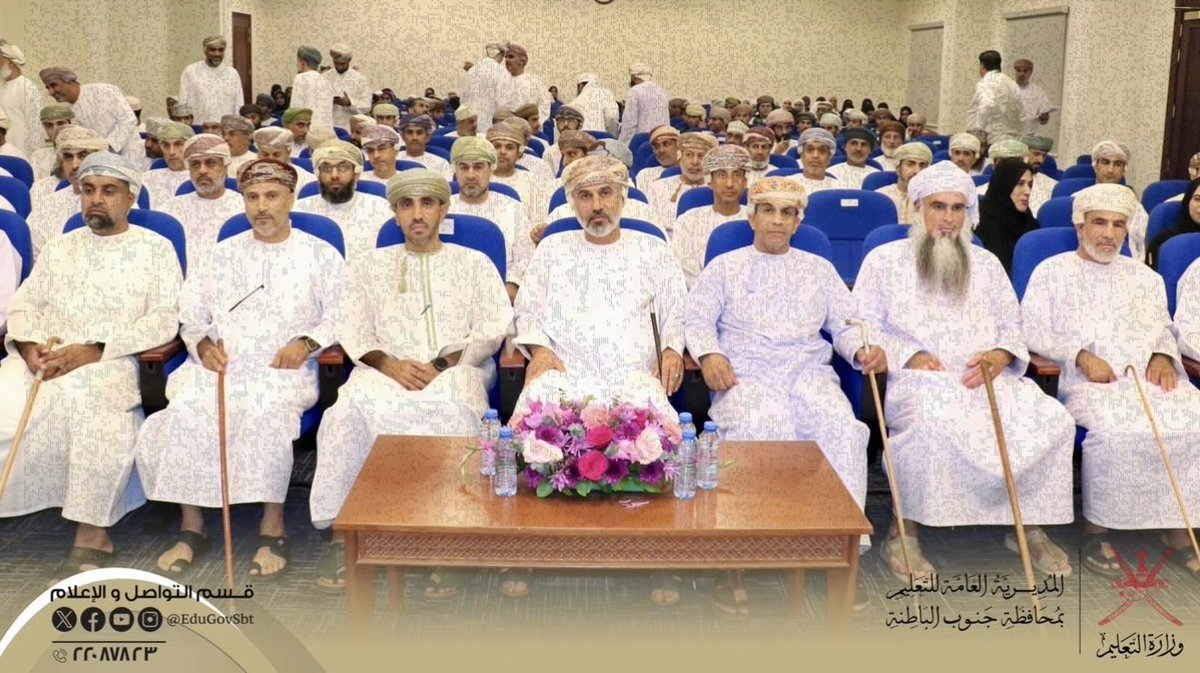 Oman406's tweet photo. الحمد لله على فضله 🤍

سعدت وتشرفت بتكريمي في حفل ( تكريم طلبه الدبلوم التعليم العام المجيدين ) على مستوى مدارس #ولاية_وادي_المعاول ضمن فئة #مدراء_المدارس وذلك تحت رعاية معالي الشيخ/ خالد بن هلال بن ناصر المعولي رئيس مجلس الشورى وممثل ولاية وادي المعاول.
#شكرا_لتقديركم https://t.co/7uVGMTVZKI