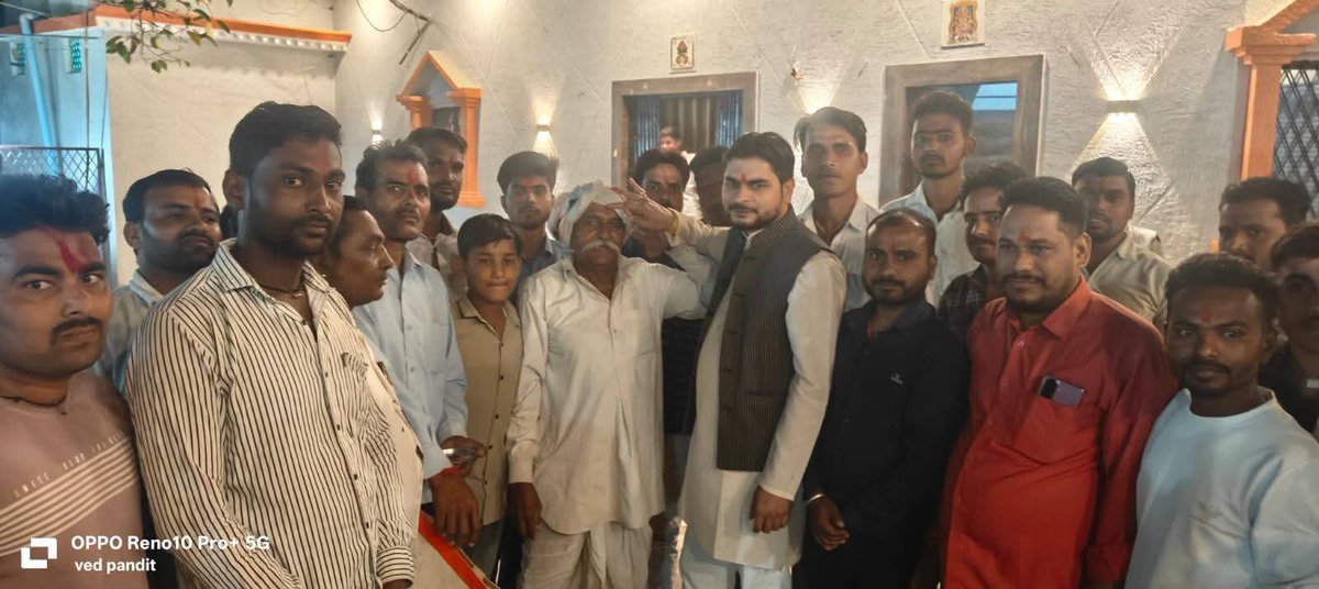 टीकमगढ़ विधानसभा में अपनों के बीच उपस्थित रहा