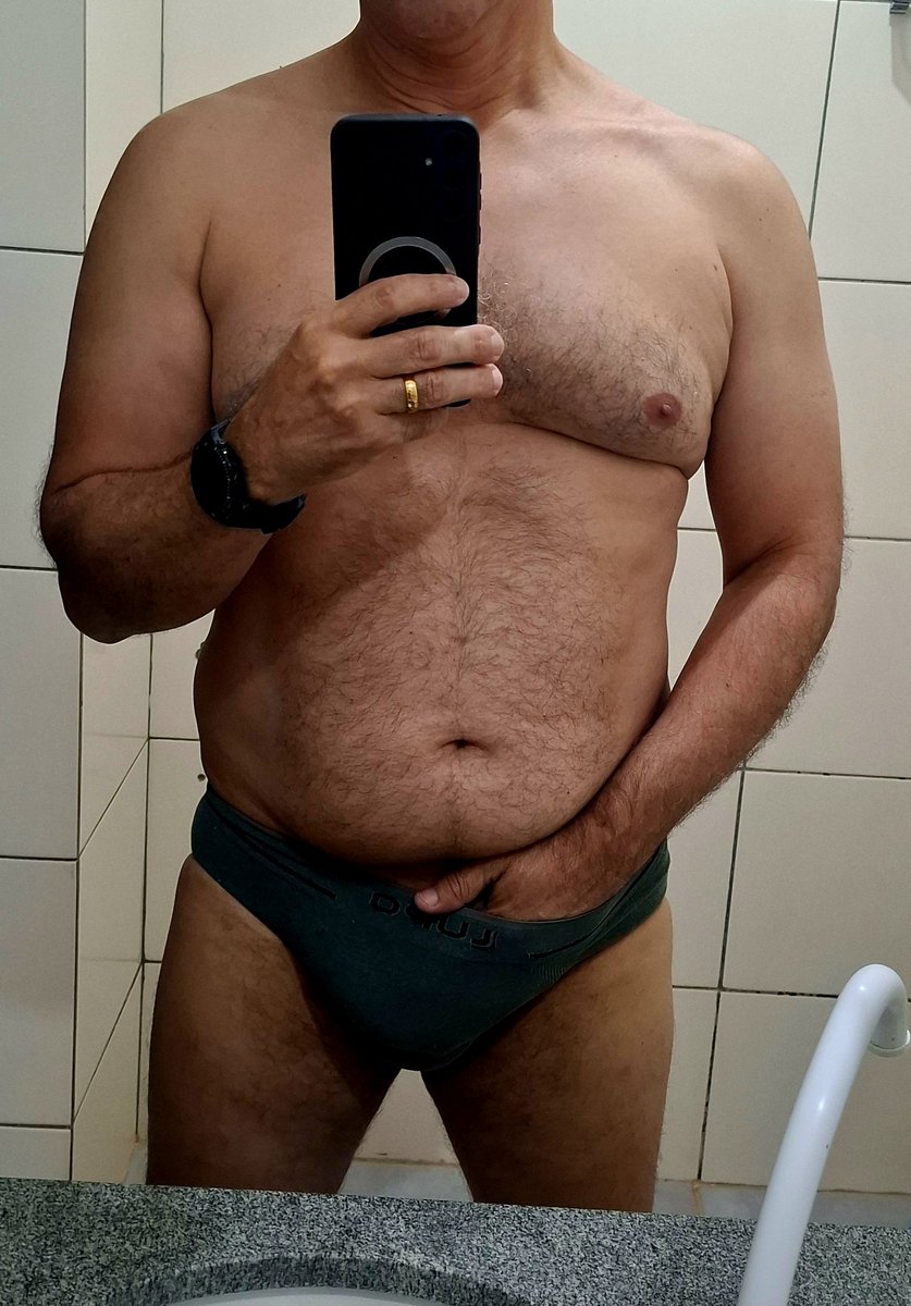 maturethick53's tweet photo. "Hand right where it belongs... this thick Brazilian daddy bear is ready to take control 😈🐻
Feel the heat through these shorts? Tip $5 to unlock the full oil tease + deep voice command.
Hi Daddy in replies? Link in bio 💦
#DaddyBear #HairyDaddy #ThickBear #BrazilianBear https://t.co/8JfIomadQc