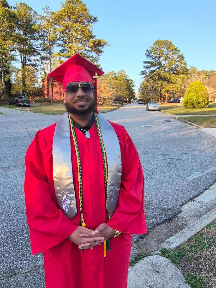 lyricundertaker's tweet image. I thank Allah for the journey and all the trials and tribulations for through it all I became stronger. We coming hard for 2026 and beyond. March 7th it goes down. Part 3 🎓🎓🎓🫡🫡🫡✊🏾✊🏾💯 #issagraduate #Blackexcellence #classof2026 #Graduation2026 #Automotive #Blackmechanics