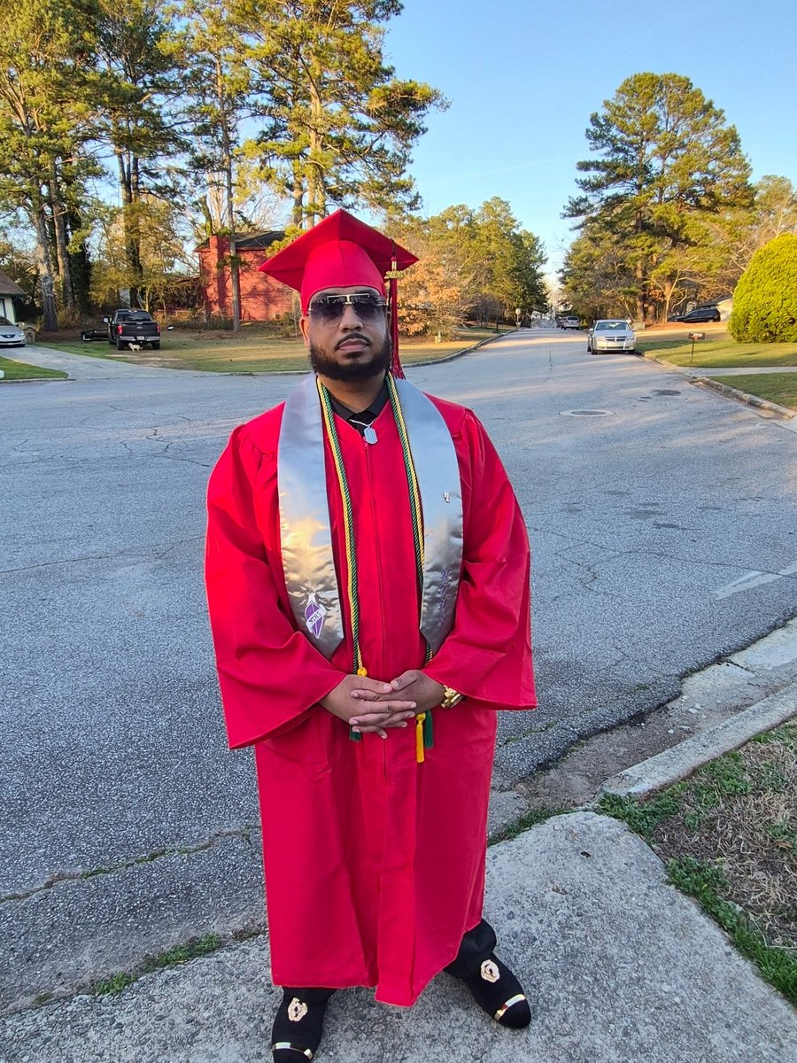 lyricundertaker's tweet image. I thank Allah for the journey and all the trials and tribulations for through it all I became stronger. We coming hard for 2026 and beyond. March 7th it goes down. Part 3 🎓🎓🎓🫡🫡🫡✊🏾✊🏾💯 #issagraduate #Blackexcellence #classof2026 #Graduation2026 #Automotive #Blackmechanics