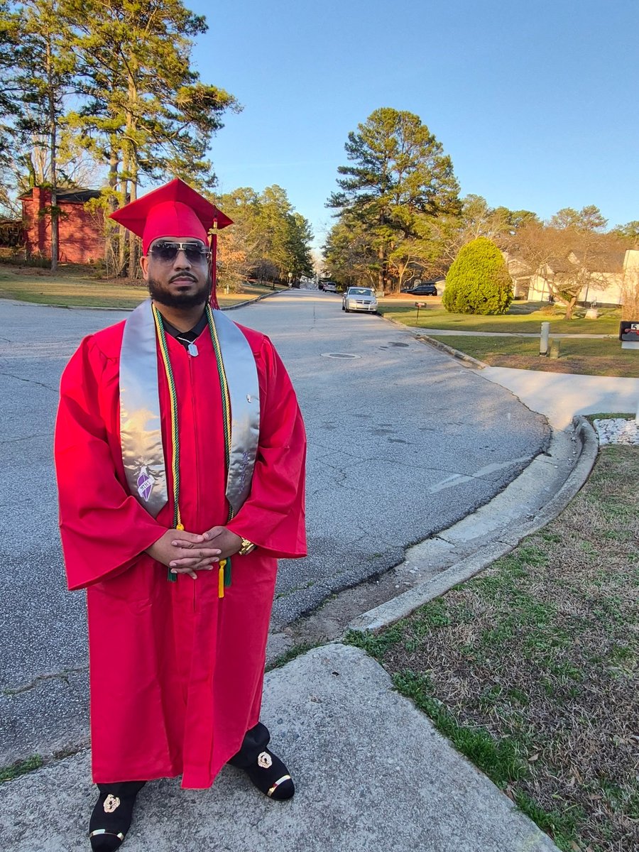 lyricundertaker's tweet image. I thank Allah for the journey and all the trials and tribulations for through it all I became stronger. We coming hard for 2026 and beyond. March 7th it goes down. Part 3 🎓🎓🎓🫡🫡🫡✊🏾✊🏾💯 #issagraduate #Blackexcellence #classof2026 #Graduation2026 #Automotive #Blackmechanics