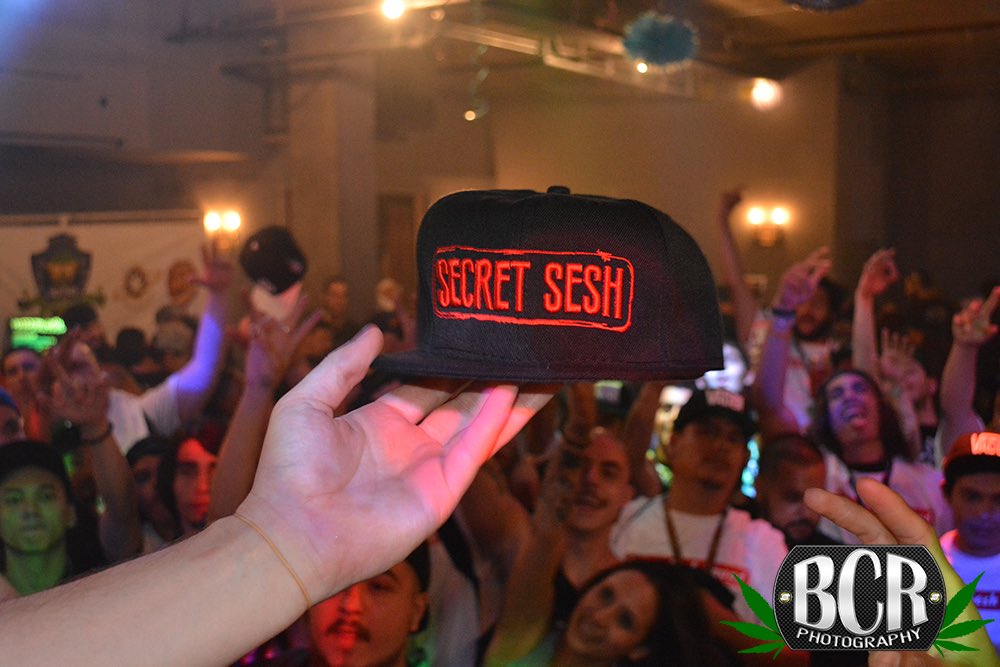 TRAVVVMAN tweet media