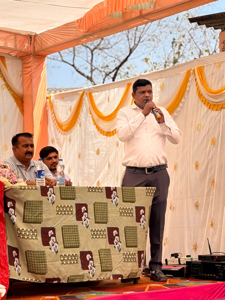 TalukaUmargam's tweet photo. વંદે માતરમ્ 
    આજરોજ ઉમરગામ તાલુકાના અંકલાસ દાદરીપાડા ખાતે બે ઓરડાનો લોકાર્પણ માનનીય ધારાસભ્યશ્રી રમણભાઈ પાટકર સાહેબના હસ્તે કરવામાં આવ્યું. https://t.co/uMuSpY8BiJ