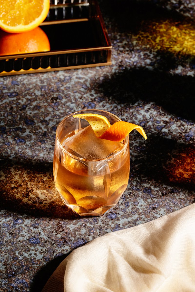 Boanndistillery's tweet photo. A classic #cocktail with an award-winning #AppleBrandy twist 🥃🍎
Add 60ml #1848AppleBrandy, 2 dashes Angostura Bitters, 2 dashes Orange Bitters & 5ml Caramel Syrup to a tumbler of ice & stir well. Garnish with an orange twist & enjoy.
#WorldsBest #OldFashioned #BoannDistillery https://t.co/b2UJSBoPd7