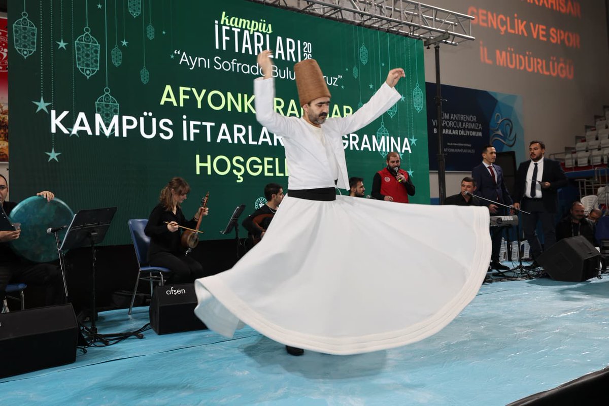 Valimiz Dr. Naci Aktaş, Afyonkarahisar Gençlik ve Spor İl Müdürlüğü tarafından düzenlenen “Kampüs İftarları 2026” programına katılarak üniversite öğrencileriyle birlikte iftar yaptı.

“Aynı sofrada buluşuyoruz” sloganıyla gerçekleştirilen programda öğrencilerle sohbet eden
