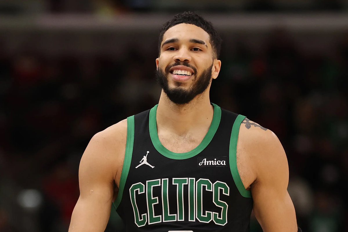 Jayson Tatum will be playing tonight against the Mavericks. 

Per: <a href="/ChrisBHaynes/">Chris Haynes</a> 

👀