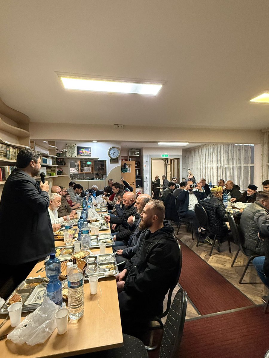 EmreCaliskan_50's tweet photo. 📍Düisburg / Almanya

İftarımızı Düisburg Ayasofya Cami Derneği'nde hemşehrilerimizle açtık.

Memleketten kilometrelerce uzakta Ramazan iklimini yaşayan ve  yaşatan vatandaşlarımızın memleket özlemi ve sevgisi anlatılmaz ancak yaşanır. https://t.co/nI2W4jfrxQ