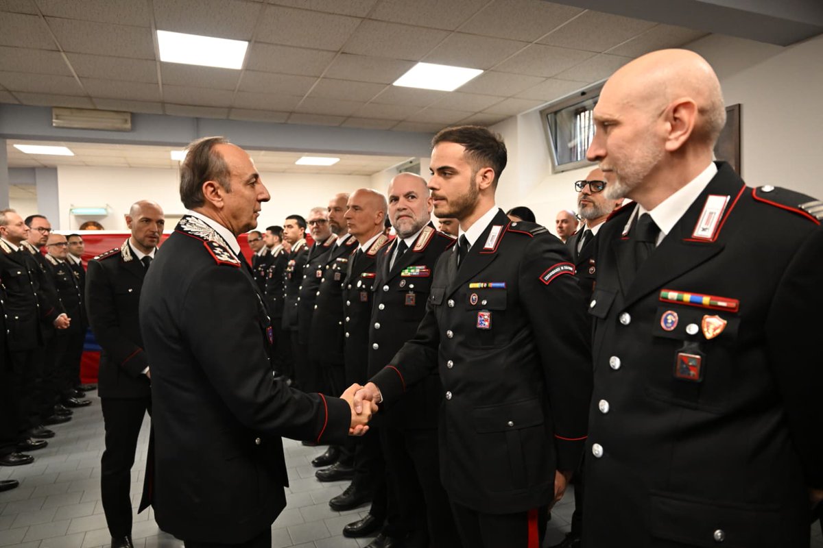_Carabinieri_'s tweet image. #Verona: il Com. Gen. dell'Arma Salvatore Luongo in visita al Comando Prov. dei #Carabinieri. Durante l’incontro con il personale ha espresso il proprio plauso per l’operato quotidiano, fedele ed instancabile, nella tutela della comunità affidata