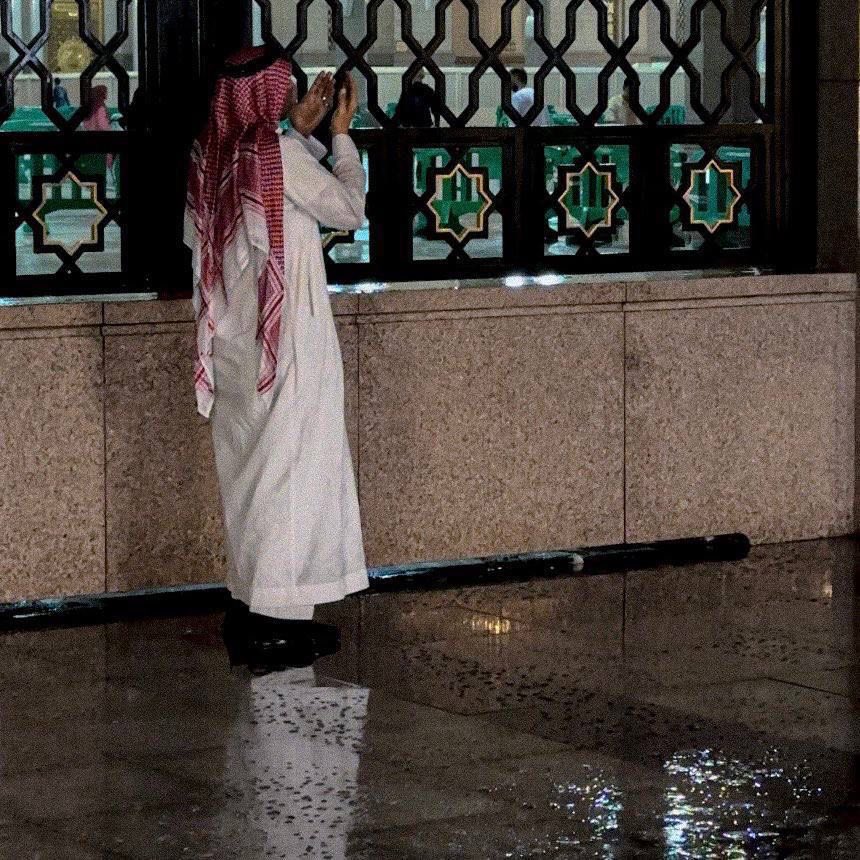 fos7a_f's tweet photo. "ظَهْرِي لغيرك لستُ أُسْنِدُهُ 
يارب أنت العونُ والسَّنَدُ" https://t.co/dMBGjiHv9c