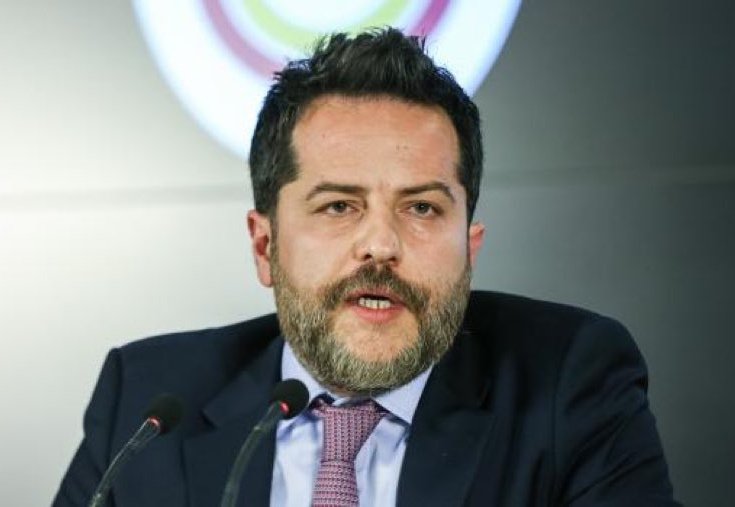 💥🚨 #SONDAKİKA

Futbolda bahis soruşturması kapsamında tutuklanan Erden Timur’un sahibi ve ortağı olduğu şirketlere TMSF kayyum olarak atandı. (AA)