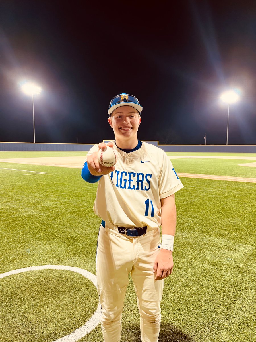 Dax Thompson tweet media