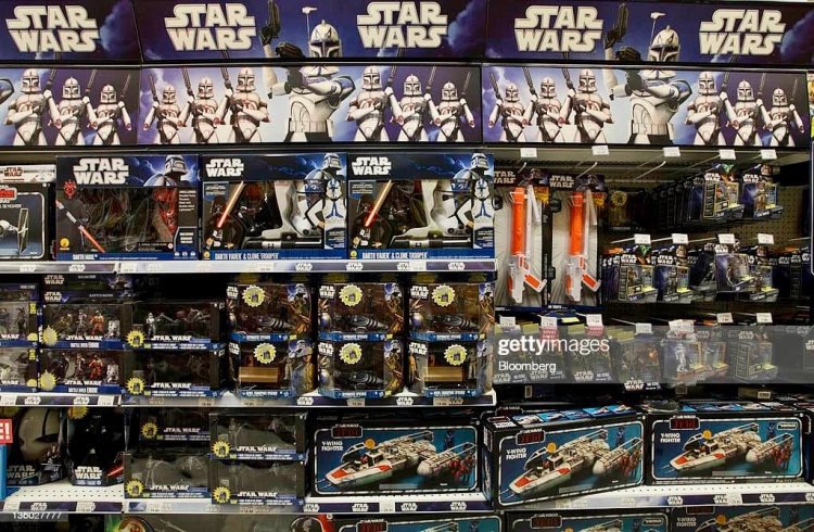 jtimsuggs's tweet photo. Forever nostalgic for how the Star Wars toy aisle looked like in 2010 https://t.co/0kBS9NkEmL