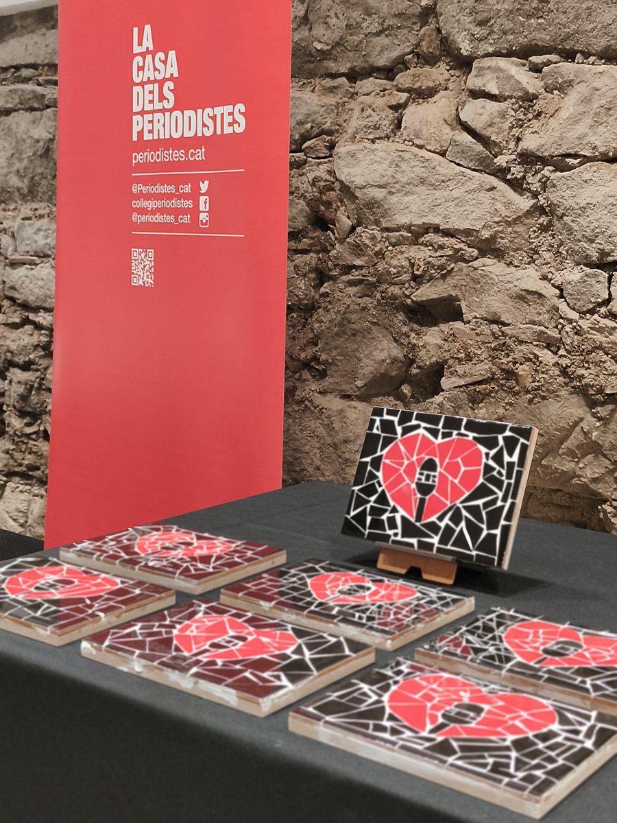 periodistes_cat's tweet photo. @jordideplanell @carlesjodar Com cada any els Premis Batec tenen un component social. ♥️ Aquest trencadís és el guardó que reben els guanyadors dels #PremisBatec. És obra de les persones usuàries del taller ocupacional Encaix d'@Ampans a Sant Vicenç de Castellet https://t.co/kZNbrnBHFm