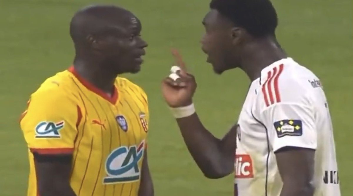 _BeFootball's tweet photo. 🚨 𝗠𝗢𝗨𝗦𝗦𝗔 𝗡𝗜𝗔𝗞𝗛𝗔𝗧𝗘́ 🇸🇳 𝗘́𝗧𝗘𝗜𝗡𝗧 𝗟𝗔 𝗣𝗢𝗟𝗘́𝗠𝗜𝗤𝗨𝗘 𝗔𝗣𝗥𝗘̀𝗦 𝗦𝗢𝗡 𝗘́𝗖𝗛𝗔𝗡𝗚𝗘 𝗠𝗨𝗦𝗖𝗟𝗘 𝗔𝗩𝗘𝗖 𝗠𝗔𝗟𝗔𝗡𝗚 𝗦𝗔𝗥𝗥 ! 😤🗣️ 

« Il (Malang) a tout dit !
3min après sur un CPA on s’est excusé et prit dans les bras. Après le match aussi.

Malang c’est MON FRÈRE !
Ça fait presque 10ans qu’on se connait donc c’est pas un match qui changera les choses.

Dans le football ce sont des choses qui arrivent et arriveront encore ✌️❤️
#nopolemique »