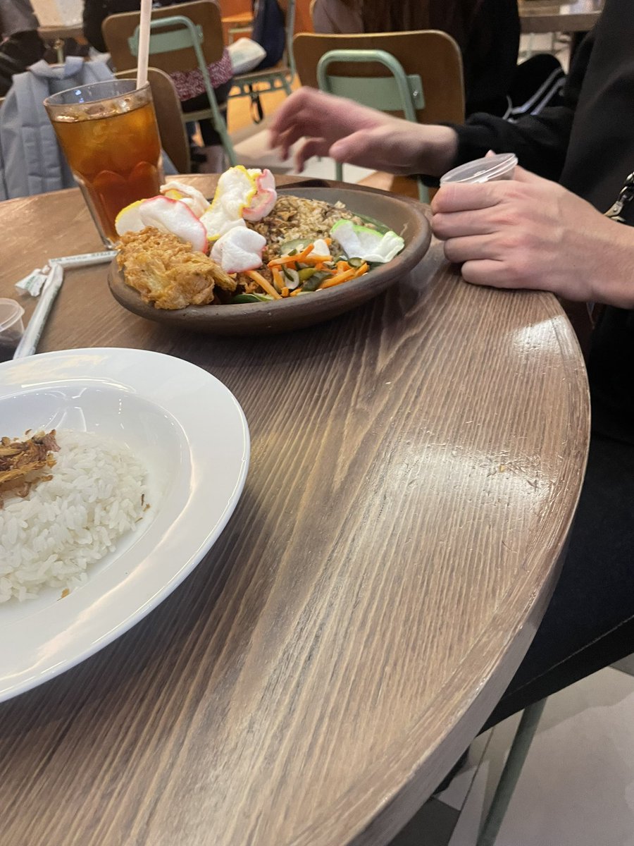yessspapaaa's tweet photo. Bukber date https://t.co/Y93Y7sdN3N