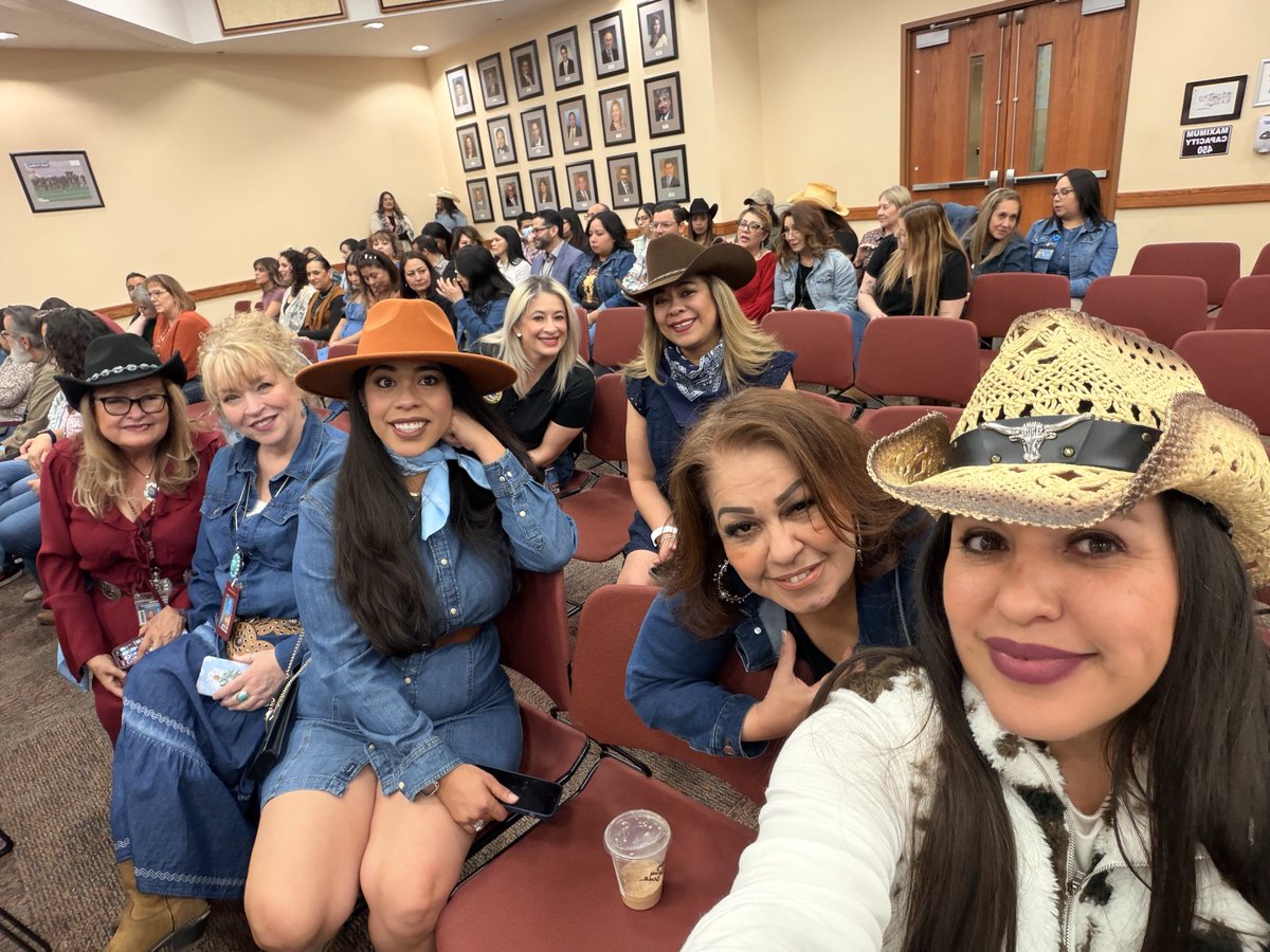 Amanda Martinez tweet media