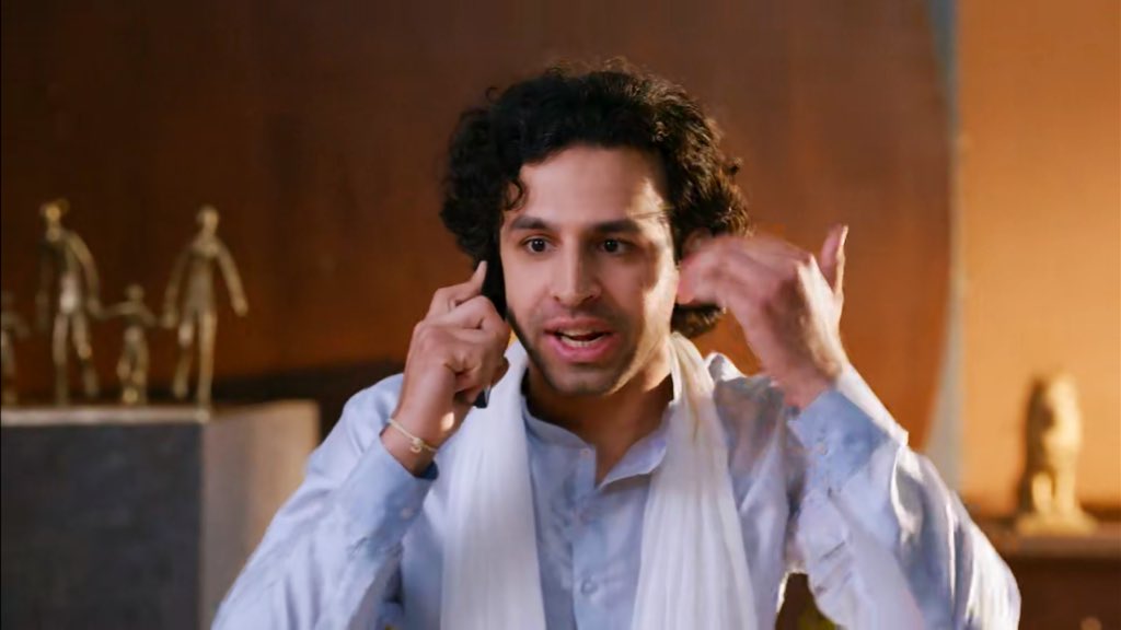 mannatkichabi's tweet image. b: “sau kamine mare the tab jaake tu paida hua tha”
n: “happy holi to you too, bro”
b: “yha tina mere sar pe helicopter ki trh mandara rahi h”
n: “are lucky you bro!”

AJHHH I LOVE THESE BESTIES SO MUCH😭🤍
#tujulietjattdi • #heewab