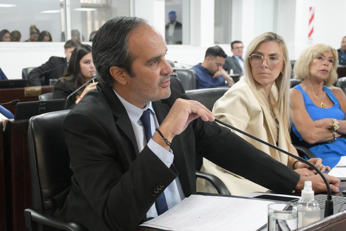 TATIREGUERA's tweet photo. 🏛️Primer sesión en la Legislatura del Chaco, definimos integración de Comisiones de Asesoramiento Legislativo para el período 2026, en la 1ª Sesión Ordinaria del 58º Período.
🗣️Sesión en la cual hice uso de la palabra. Memoria y respeto. #legislatura #Diputados https://t.co/Ei98wtcYvM