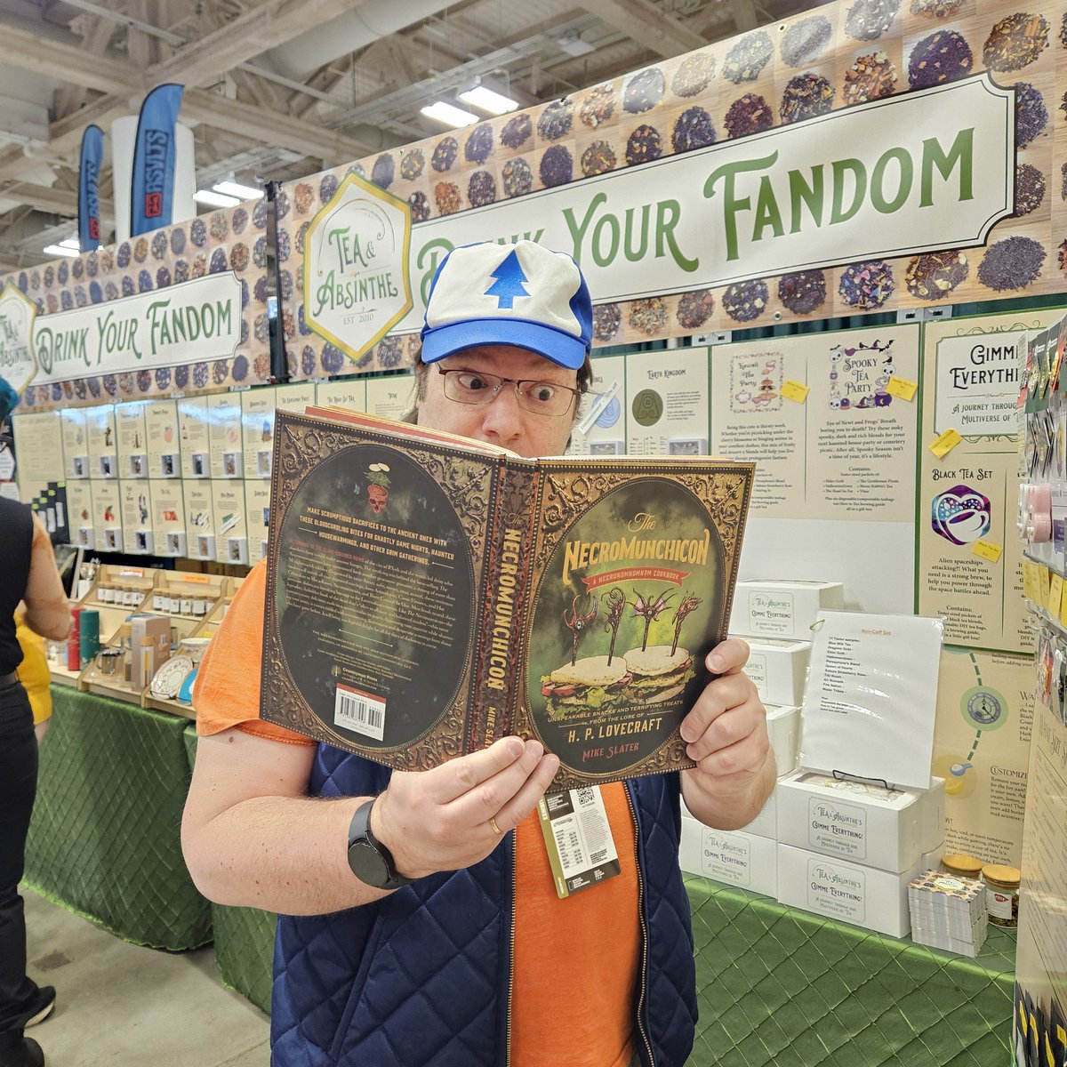 TeaAndAbsinthe's tweet photo. Dipper found us two new employees in the forest today. They are eager to help and even have their own badges!

We're at ECCC in Seattle booth #10428 come on by and help us solve the mystery of where all our tea went!

#ECCC #gravityfalls #tea #Seattle #emeraldcitycomiccon https://t.co/rChlPIs5Rv