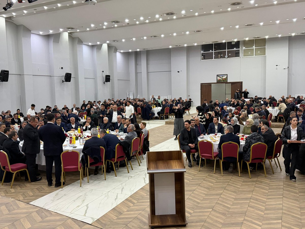 Milletvekilimiz Sn. <a href="/eminsimsekmus/">Mehmet Emin Şimşek</a>’in; Kuruluşundan bugüne kadar Ak Partide görev yapan tüm teşkilat mensuplarına vermiş olduğu vefa iftarına katıldık.
İftarda İl koordinatörümüz Sn.<a href="/AbdurrahimFIRAT/">Av. Abdurrahim Fırat</a> ile MKYK üyesi Sn. <a href="/avmuratcicek/">Murat Çiçek</a>’in de bulunmaları bizleri mutlu etmiştir.
