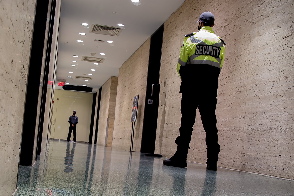 Property managers: your security guard contract matters more than you think. Here’s what to demand from security vendors in 2026:
theguardalliance.com/blog/security-…
#SecurityGuards #PropertyManagement #HOA #ResidentialSecurity #PrivateSecurity #SecurityServices #BuildingSafety