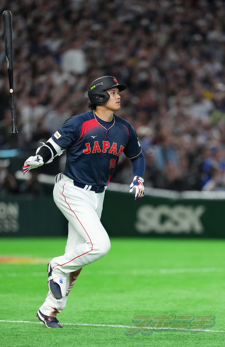 Sponichi_Photo's tweet photo. WBC1次ラウンド<台湾・日本>2回、先制の満塁弾を放った大谷翔平は #お茶たてポーズ を披露（撮影・沢田 明徳）  #侍ジャパン https://t.co/WIXo2iUbmr