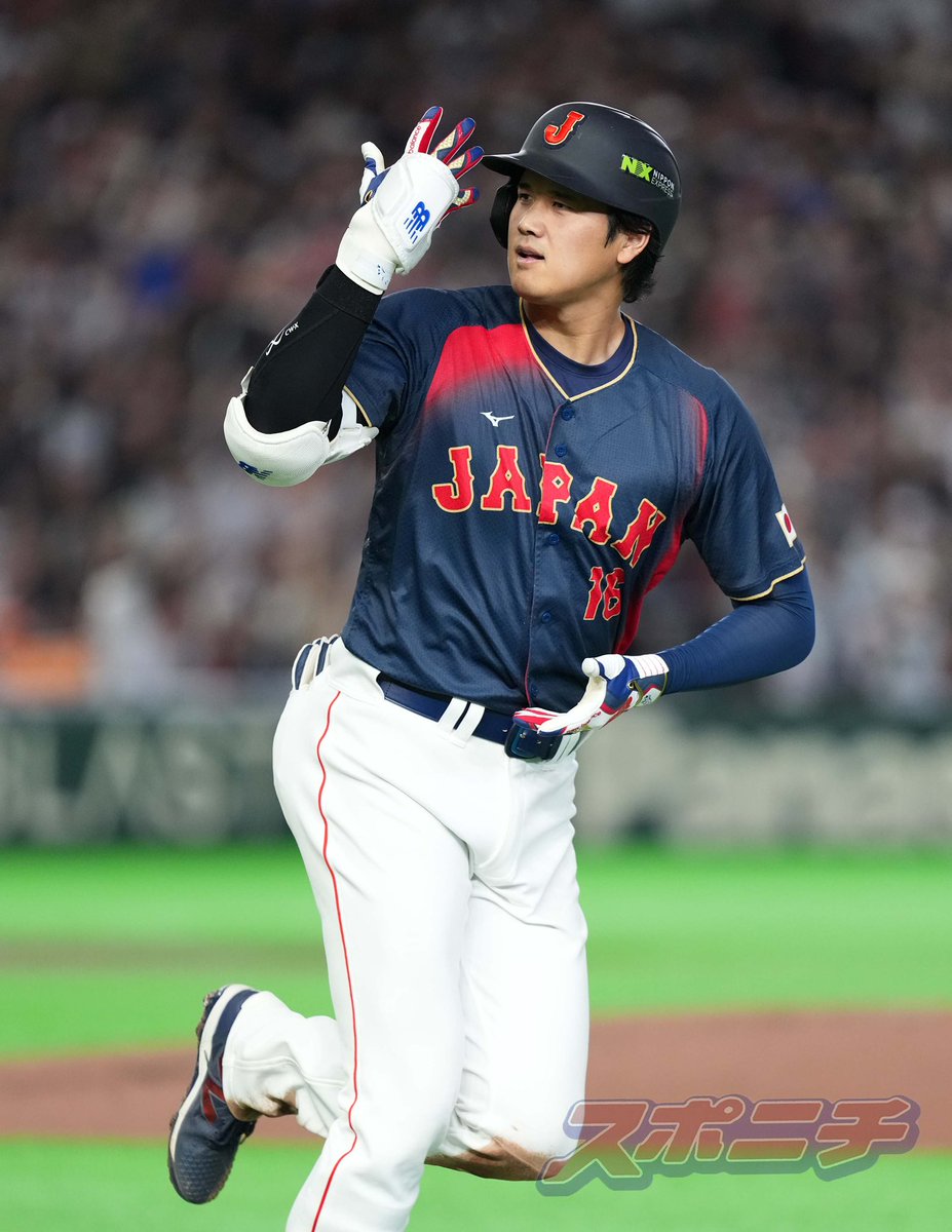 Sponichi_Photo's tweet photo. WBC1次ラウンド<台湾・日本>2回、先制の満塁弾を放った大谷翔平は #お茶たてポーズ を披露（撮影・沢田 明徳）  #侍ジャパン https://t.co/WIXo2iUbmr
