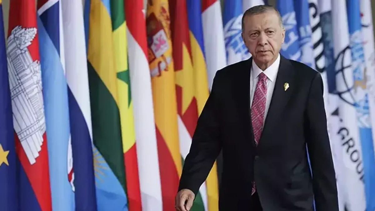 InceSezer's tweet photo. Türkiye artık sadece izleyen değil, dünyada söz söyleyen bir ülke.

Cumhurbaşkanımız Recep Tayyip Erdoğan liderliğinde Lider Diplomasisi, adaletin ve vicdanın sesi olmaya devam ediyor.

Gençlik olarak bu yürüyüşün yanındayız.

Daha adil bir dünya mümkün. 🇹🇷

#LiderDiplomasisi https://t.co/8qv50p1BAf