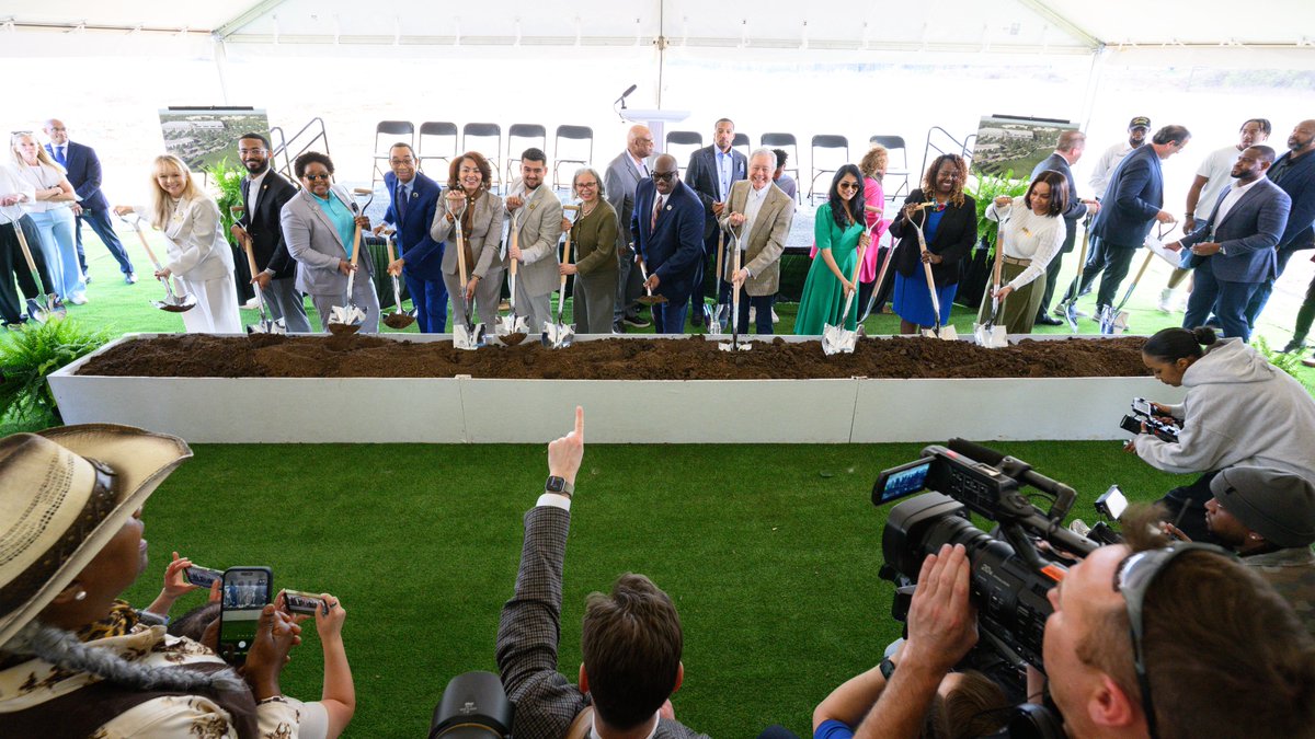 CLT Economic Development tweet media