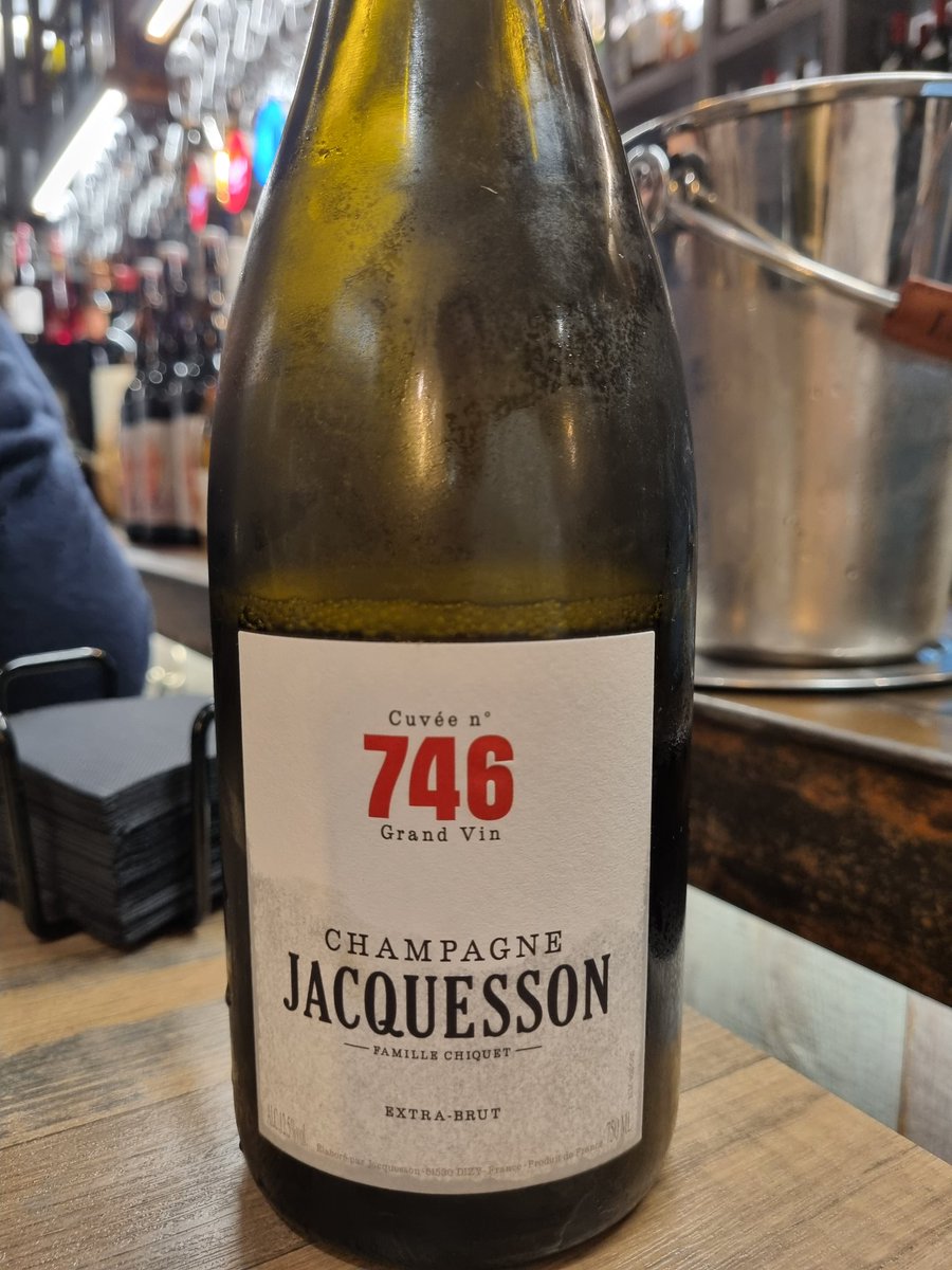 lorden68's tweet image. Ha vuelto #DisTinto ha vuelto el champán y la alegría. Aúpa!!!