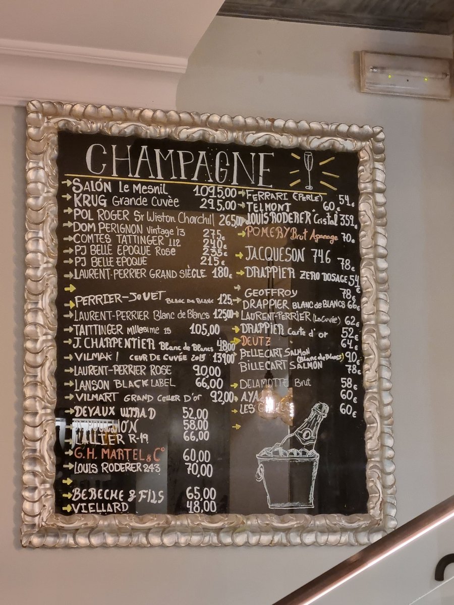 lorden68's tweet image. Ha vuelto #DisTinto ha vuelto el champán y la alegría. Aúpa!!!