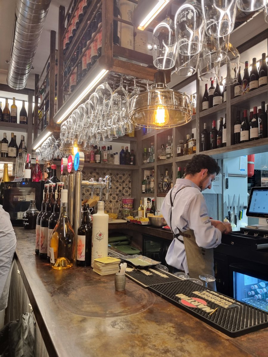 lorden68's tweet image. Ha vuelto #DisTinto ha vuelto el champán y la alegría. Aúpa!!!