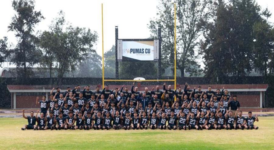 Gaceta_UNAM's tweet photo. Rugen los #PumasCU de Intermedia para el inicio de la temporada 2026.

Este jueves 5 de marzo, el Estadio Roberto Tapatío Méndez fue el escenario de la toma de fotografía oficial de jugadores y staff del equipo auriazul, previo al inicio de su competencia.

https://t.co/sJT4KAMe0O