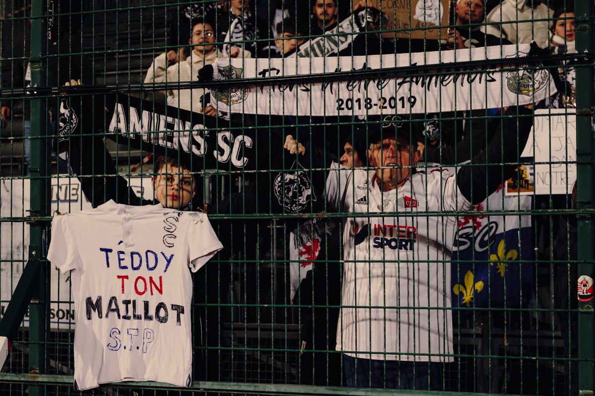 AmiensSC's tweet photo. 🏳️🏴 Les Amiénois peuvent compter sur leurs supporters ce soir encore. #USBCOASC https://t.co/hBoRp08q8l