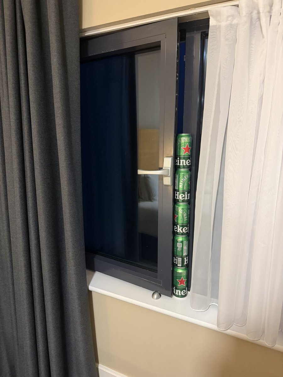 CiaranDanielz's tweet image. Engineering degree in doing at hard work. Free refrigeration from the cold outside air. 🤣