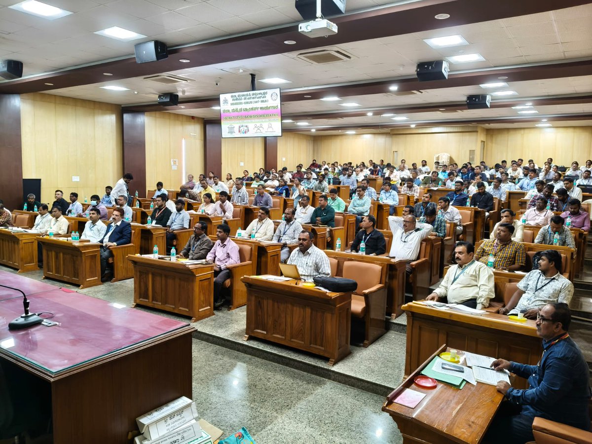 ಇಂದು ಡಾ||ನವೀನ್ ಭಟ್ ವೈ, IASಮಾನ್ಯ CEO ZPಅಧ್ಯಕ್ಷತೆಲಿ ಒಂದು 
ದಿನದNRLMಯೋಜನೆ ಹಣಕಾಸು ಸೇರ್ಪಡೆ ಕಾರ್ಯಕ್ರಮ ಕುರಿತು ಜಿಲ್ಲಾ ಮಟ್ಟದ ಬ್ಯಾಂಕರ್ಸ್ ಕಾರ್ಯಾಗಾರವನ್ನುZP ಸಭಾಂಗಣದಲ್ಲಿ ಹಮ್ಮಿಕೊಳ್ಳಲಾಗಿತ್ತು.ಈ ಕಾರ್ಯಾಗಾರದಲ್ಲಿ ಶ್ರೀDS ZP,ಲೀಡ್ ಬ್ಯಾಂಕ್ ವ್ಯವಸ್ಥಾಪಕರು,ಬ್ಯಾಂಕ್ ವ್ಯವಸ್ಥಾಪಕರು,NRLMಸಿಬ್ಬಂದಿ ಉಪಸ್ಥಿತರಿದ್ದರು.