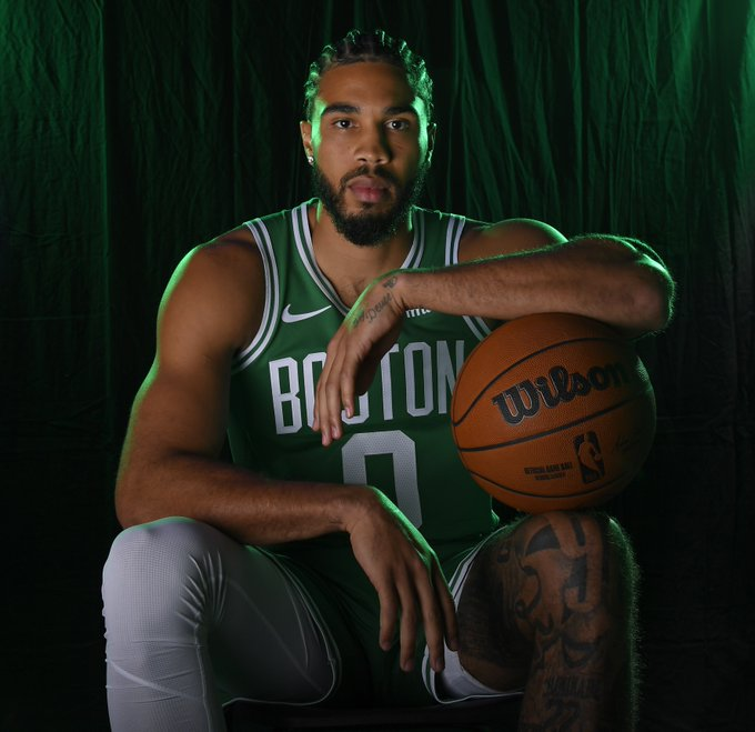 Jason Tatum volta esta noite aos jogos da NBA, depois de ter recuperado da rotura do tendão de Aquiles direito sofrida em maio de 2025.