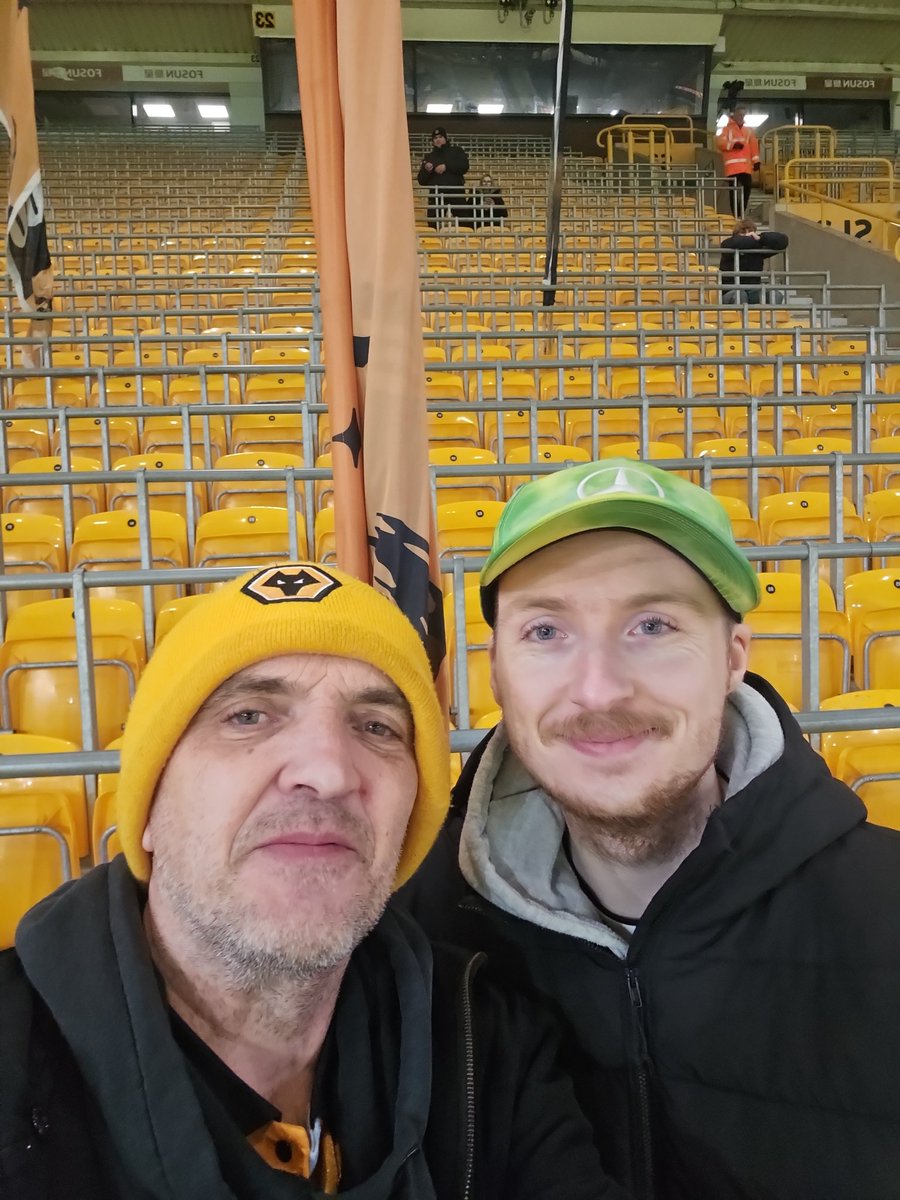Paulwolvesdyer's tweet photo. @oldgoldpack We are ready https://t.co/kjNL0ynsq0
