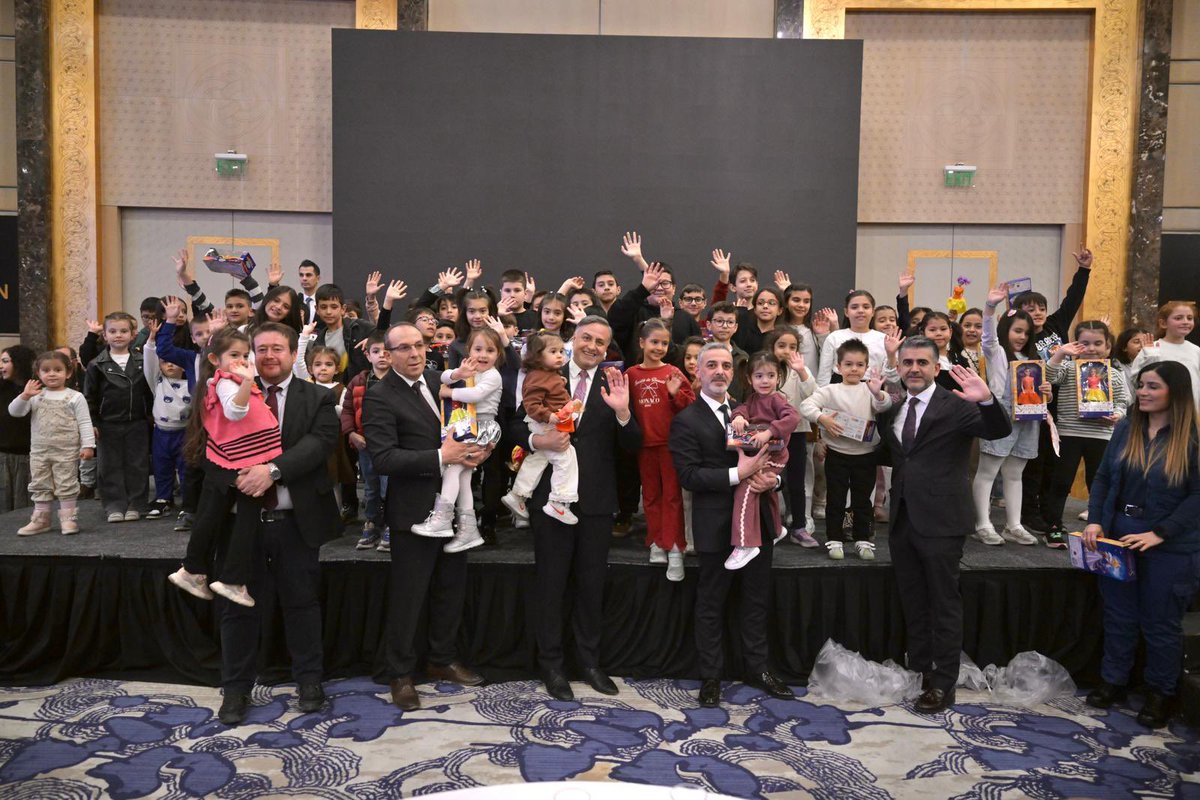 PTTKurumsal's tweet photo. #PTT 3. Bölge Müdürlüğümüz bünyesinde görev yapan çalışma arkadaşlarımız ile Genel Müdür Yardımcılarımız Sayın Emrah Yoğurtçu, Sayın Fatih Tezcan ve Sayın Evren Acar’ın katılımlarıyla iftar sofrasında bir araya geldik.

Konya’nın manevi atmosferinde paylaştığımız bu kardeşlik sofrasının birliğimizi daim kılmasını diliyor; mübarek Ramazan-ı Şerif’in ülkemize ve milletimize huzur, bereket ve esenlikler getirmesini temenni ediyoruz.