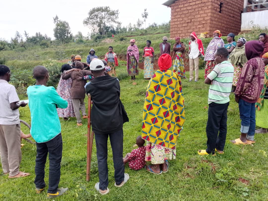 On 6 March 2026 in Mbazi Sector, <a href="/HuyeDistrict/">Huye District</a>, K3600F CFOV with World Vision mobilizer met Abakundubuhinzi cooperative members, discussing Season 2026B farming, maize harvesting and storage, bean planting, and insurance. Asked questions were addressed.