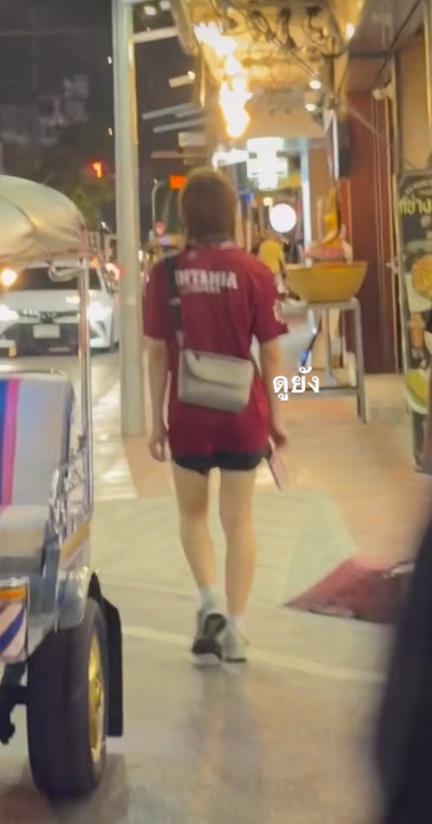 แกชั้นเดินสวนกับน้องก้องที่บรรทัดทอง จะบ้าาาา แล้วขา🫠 ดึกแล้วลงได้เนาะ อั้มอึ้งอ่ะ