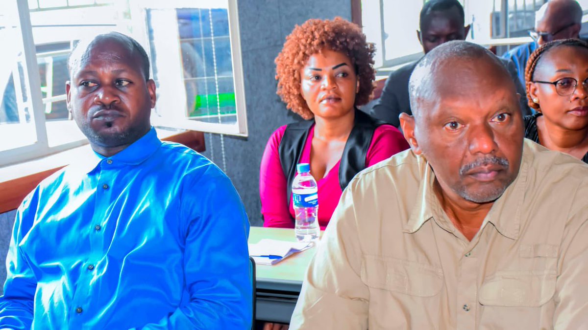 KarongiDistr's tweet photo. Twishimiye kwakira Abadepite bagize ihuriro ry'Abanyarwandakazi bo muri @RwandaParliamnt ; Hon NIZEYIMANA Pie, MUKANDEKEZI Françoise na NYIRABAZAYIRE Angelique baganiriye n’ubuyobozi bw’Akarere n’abafatanyabikorwa bacu, tukazifatanya mu kwizihiza Umunsi Mpuzamahanga w'Umugore. https://t.co/bkmetdcQuE