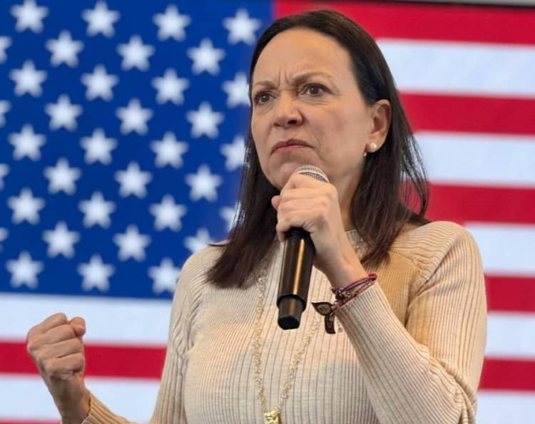 #MaríaCorinaNoMeInteresas
María Corina Machado no cuenta con el apoyo para un gobierno de transición en Venezuela no tiene ni el respeto ni la confianza.... Por vende patria y traidora es rechazada por el 85% del pueblo venezolano.