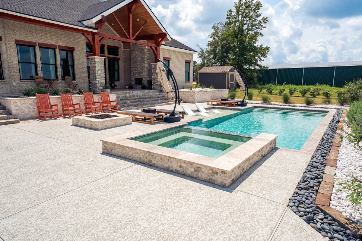 PlatinumPools's tweet image. Your backyard, your rules. Whether you’re dreaming of a rustic retreat with natural stone or a sleek, modern masterpiece with a negative edge, we’re here to bring your personal style to life. 👑

#PersonalStyle #ModernBackyard #RusticCharm