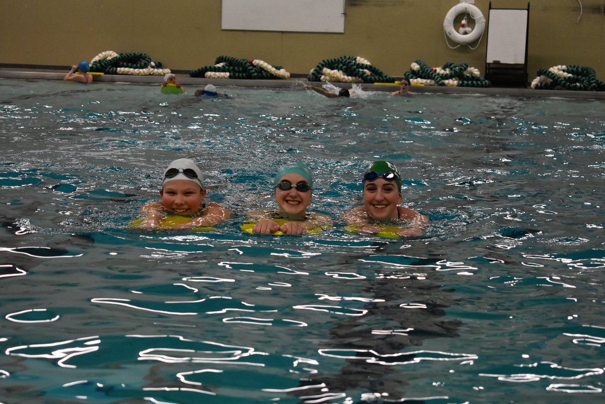 edinasynchro1's tweet image. Kickin’ back 😎🏊‍♀️ #poolside #legwork