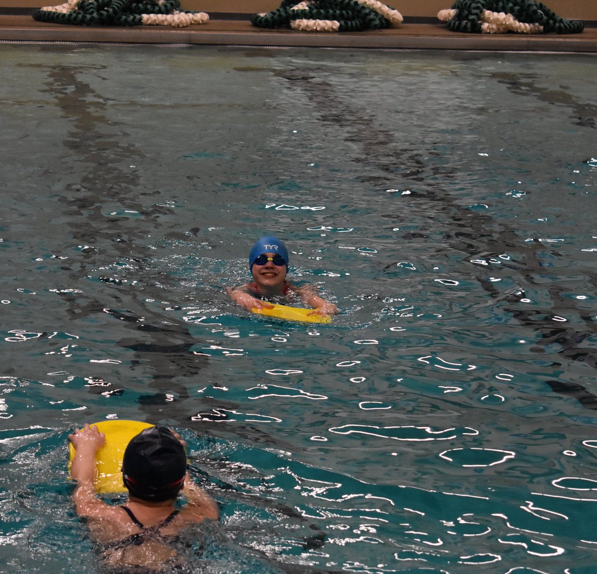 edinasynchro1's tweet image. Kickin’ back 😎🏊‍♀️ #poolside #legwork