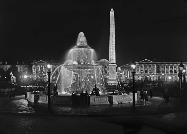 📸 Marie Hansen.
Place de la Concorde, la nuit 
1952. Paris